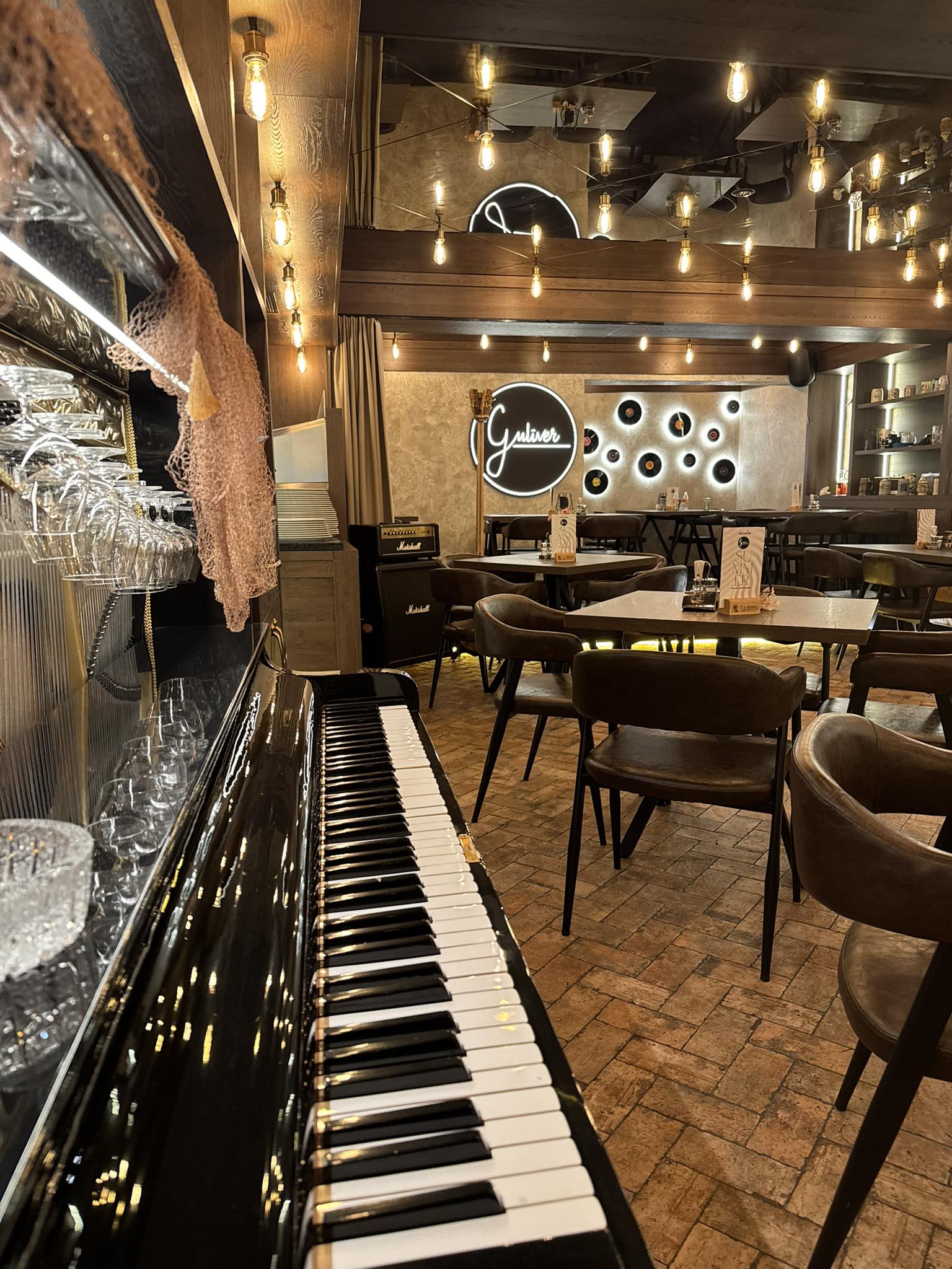 Guliver Pizzeria in Restavracija